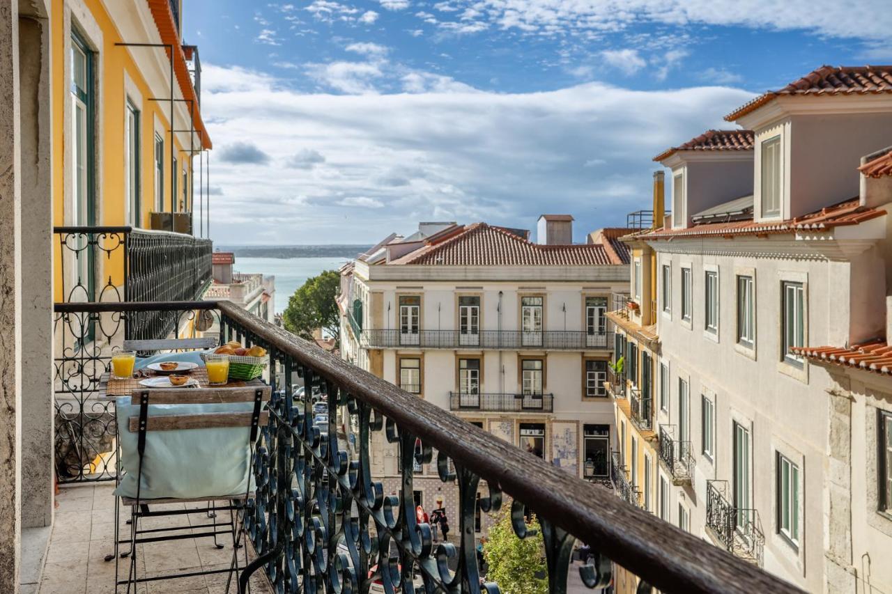 Castelo Apartment - Beautiful Balcony View ลิสบอน ภายนอก รูปภาพ