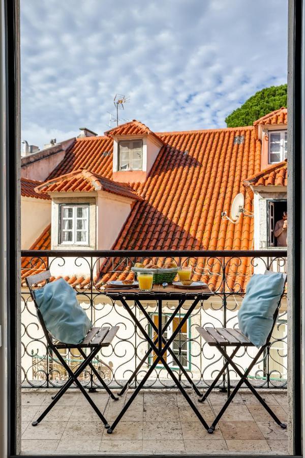 Castelo Apartment - Beautiful Balcony View ลิสบอน ภายนอก รูปภาพ